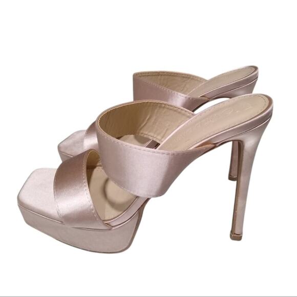 [H275] WILD DIVA Nude Satin Platform Square Toe, Size 6.5 - Picture 2 of 8